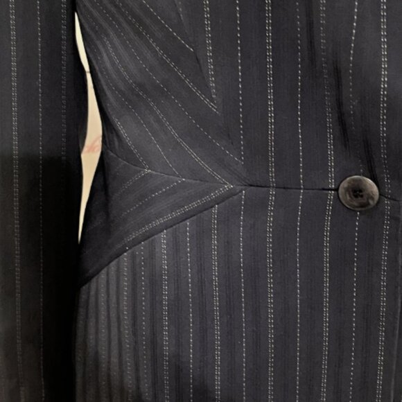 Liz Claiborne. Size 8. Pinstripe Navy Long Sleeve Professional Blazer. WTC - Picture 3 of 5